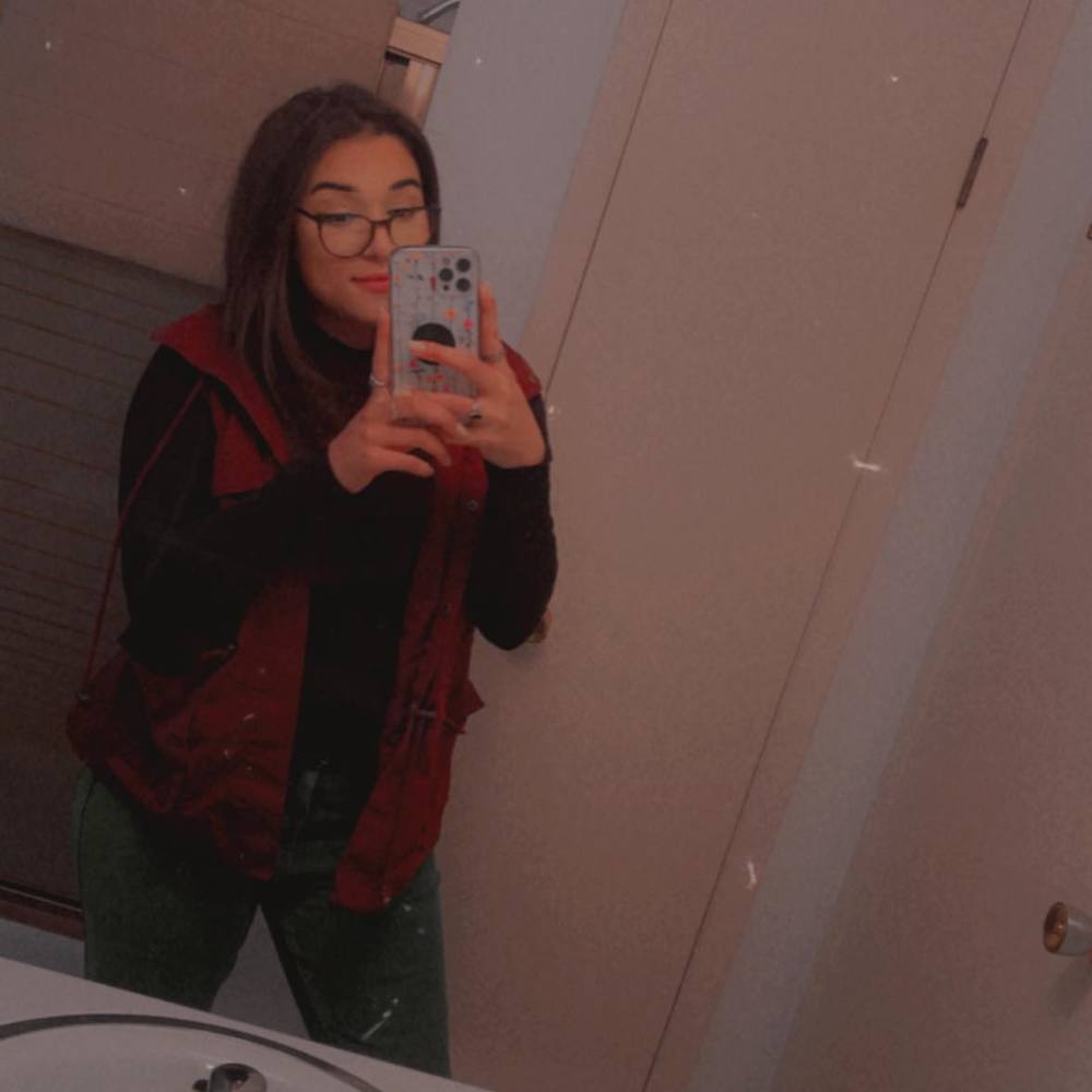 Meet your Posher, Ezmay